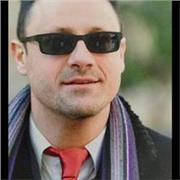 Laureato in filologia moderna impartisce lezioni di materie letterarie a ragazzi/e di scuola media e superiore